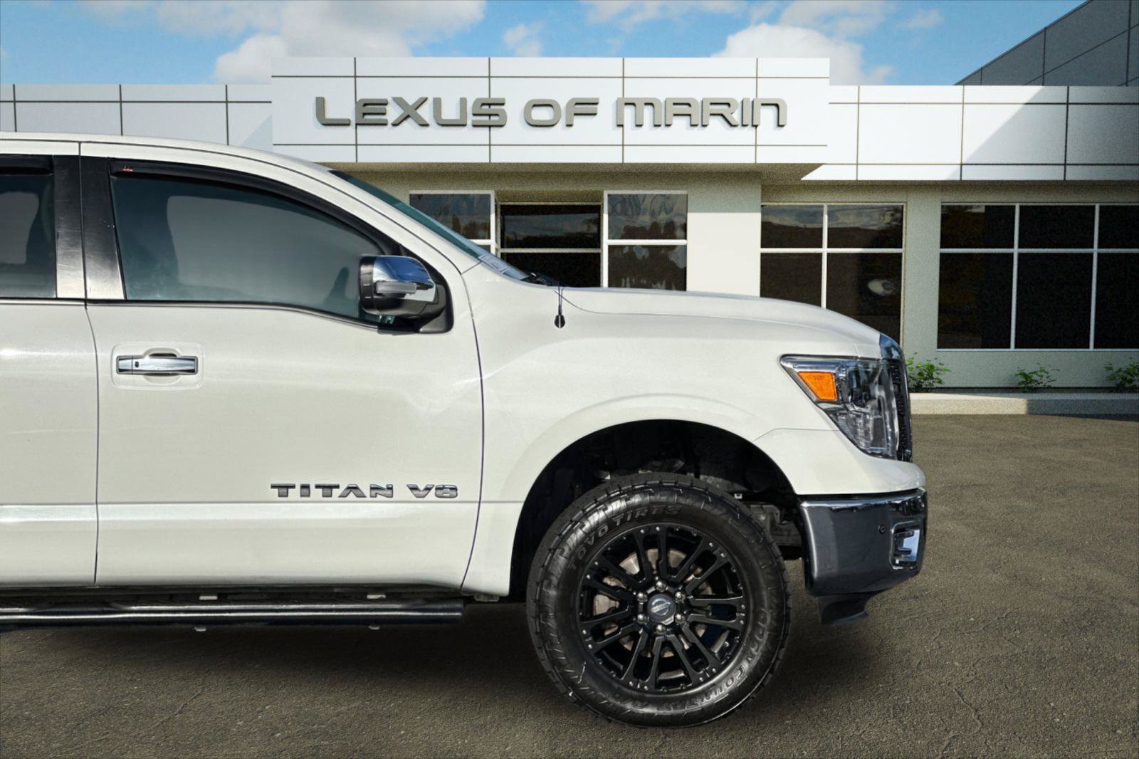 Used 2018 Nissan Titan SL AWD/4WD image 35