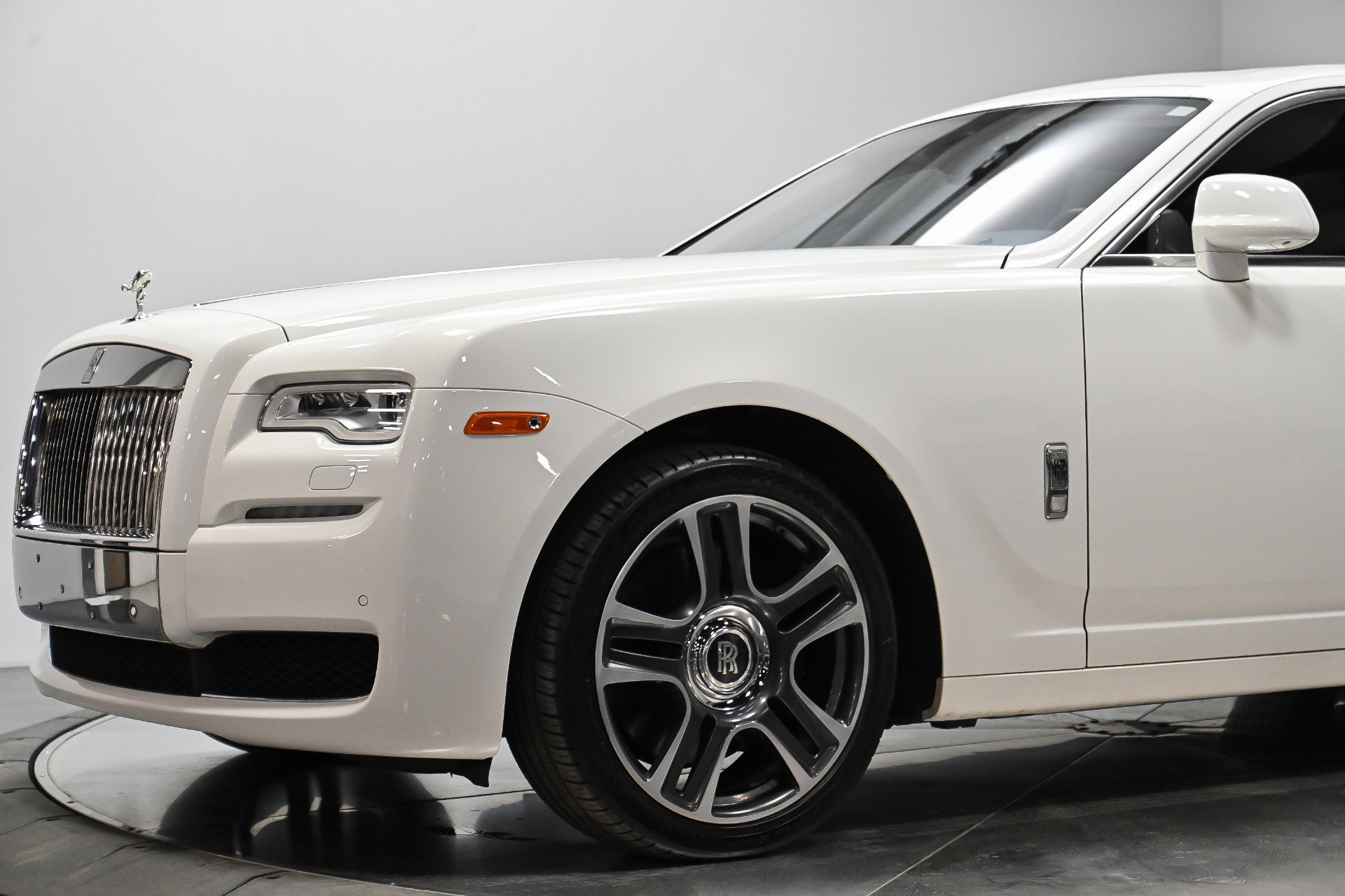 Used 2017 Rolls-Royce Ghost image 12