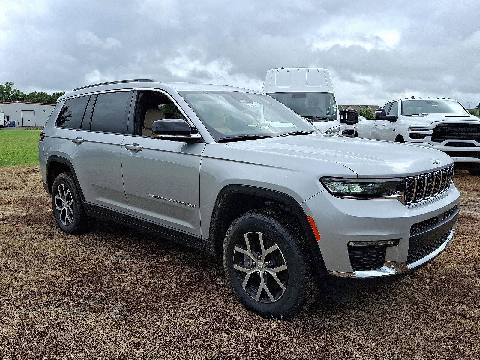 New 2025 Jeep Grand Cherokee L Limited image 2