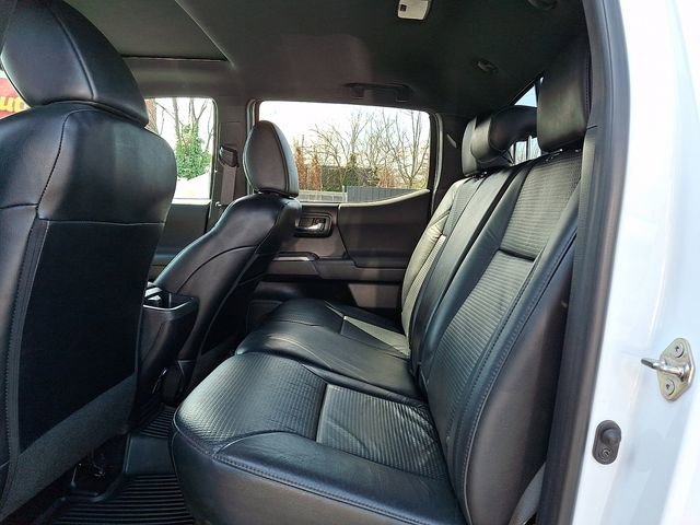 Used 2020 Toyota Tacoma TRD Off-Road w/ TRD Premium Off Road Package AWD/4WD image 10