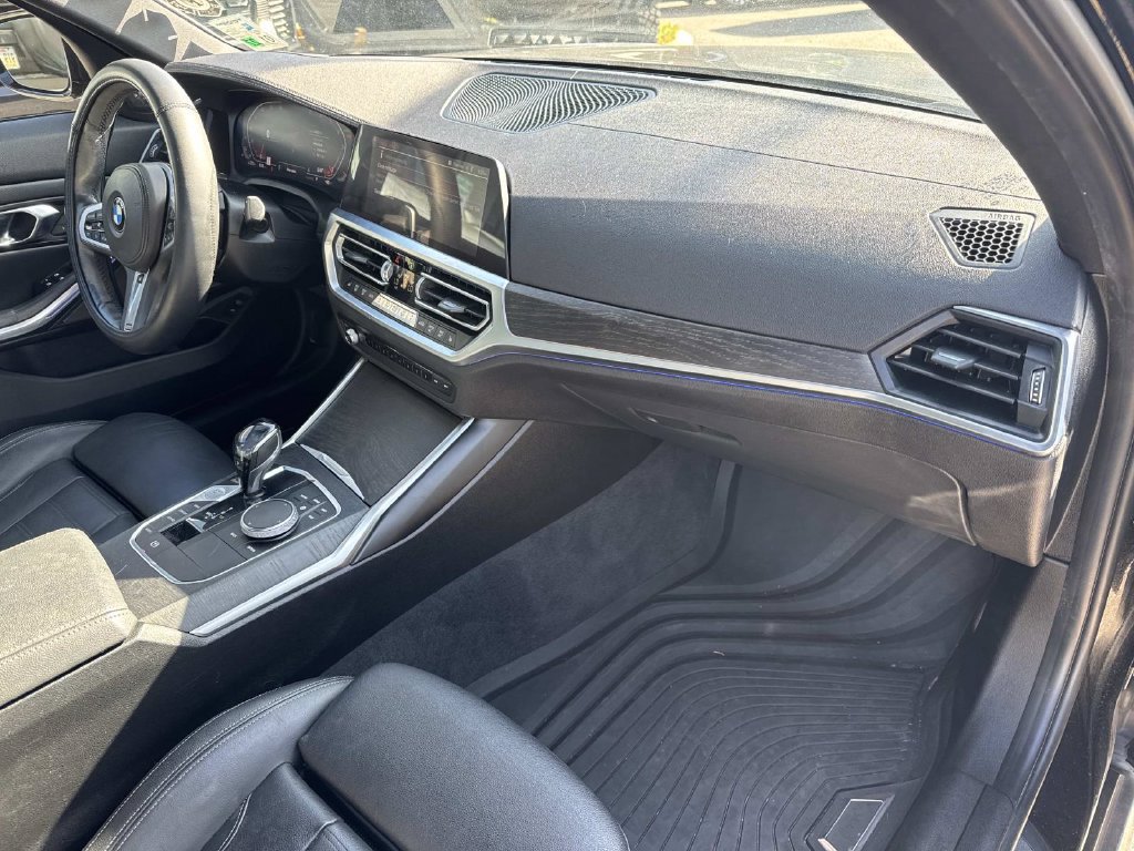 Used 2019 BMW 330i Sedan w/ M Sport Package RWD image 13