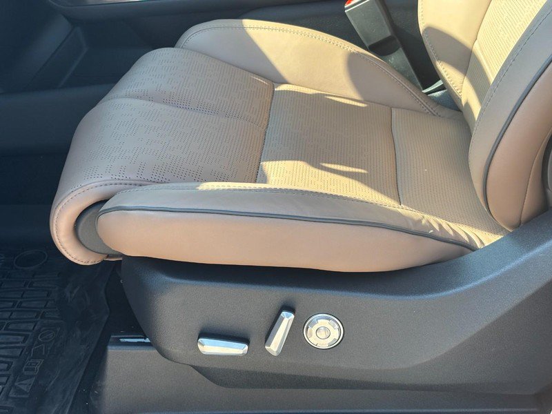 New 2026 Lincoln Navigator L Black Label AWD/4WD image 14