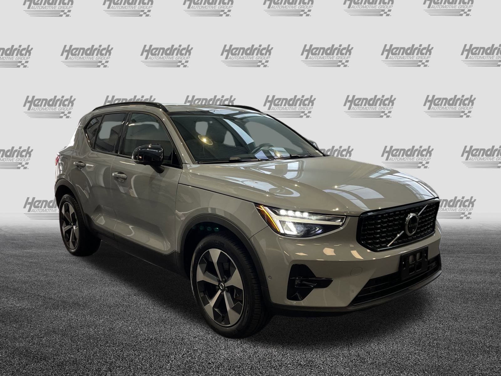 Used 2025 Volvo XC40 B5 Plus video 2