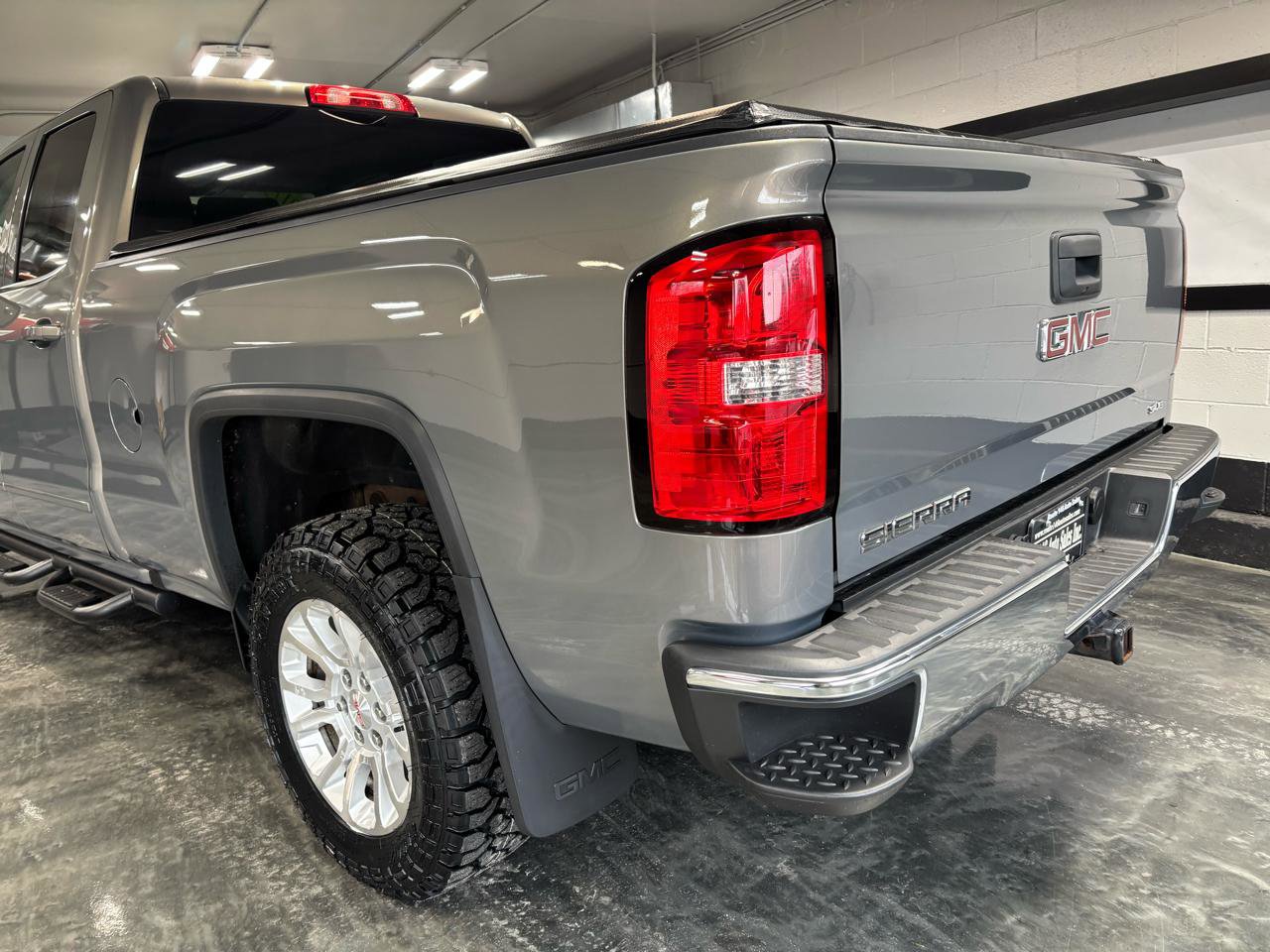 Used 2017 GMC Sierra 1500 SLE w/ SLE Value Package image 9