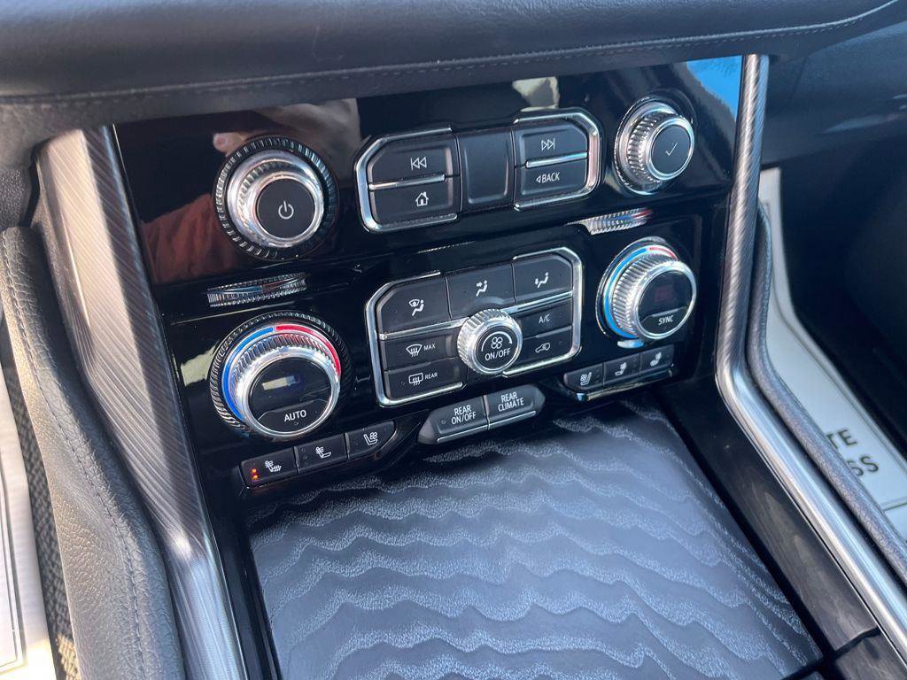 Used 2023 GMC Yukon Denali AWD/4WD image 15
