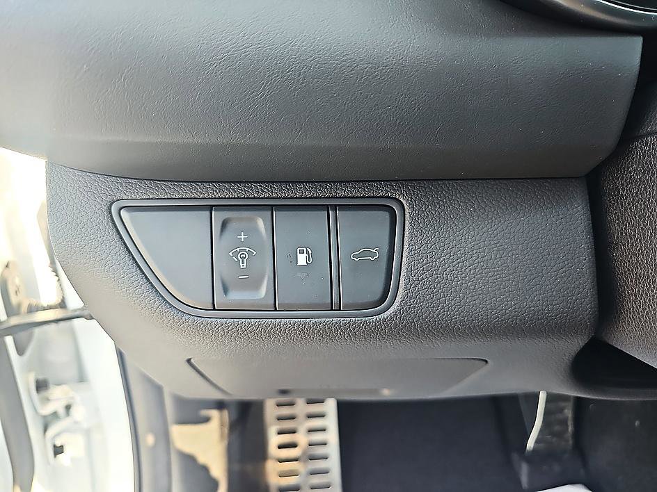 Used 2025 Genesis G70 3.3T Advanced RWD image 15