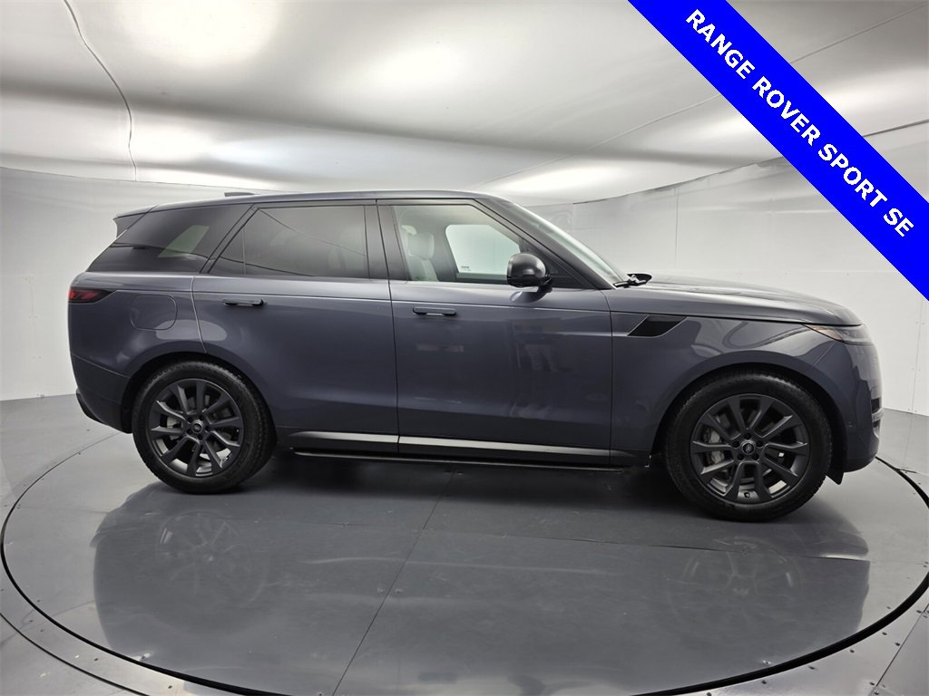 Used 2024 Land Rover Range Rover Sport SE image 3