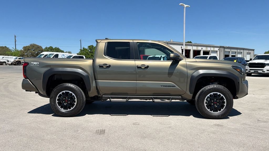 Used 2025 Toyota Tacoma TRD Off-Road image 8