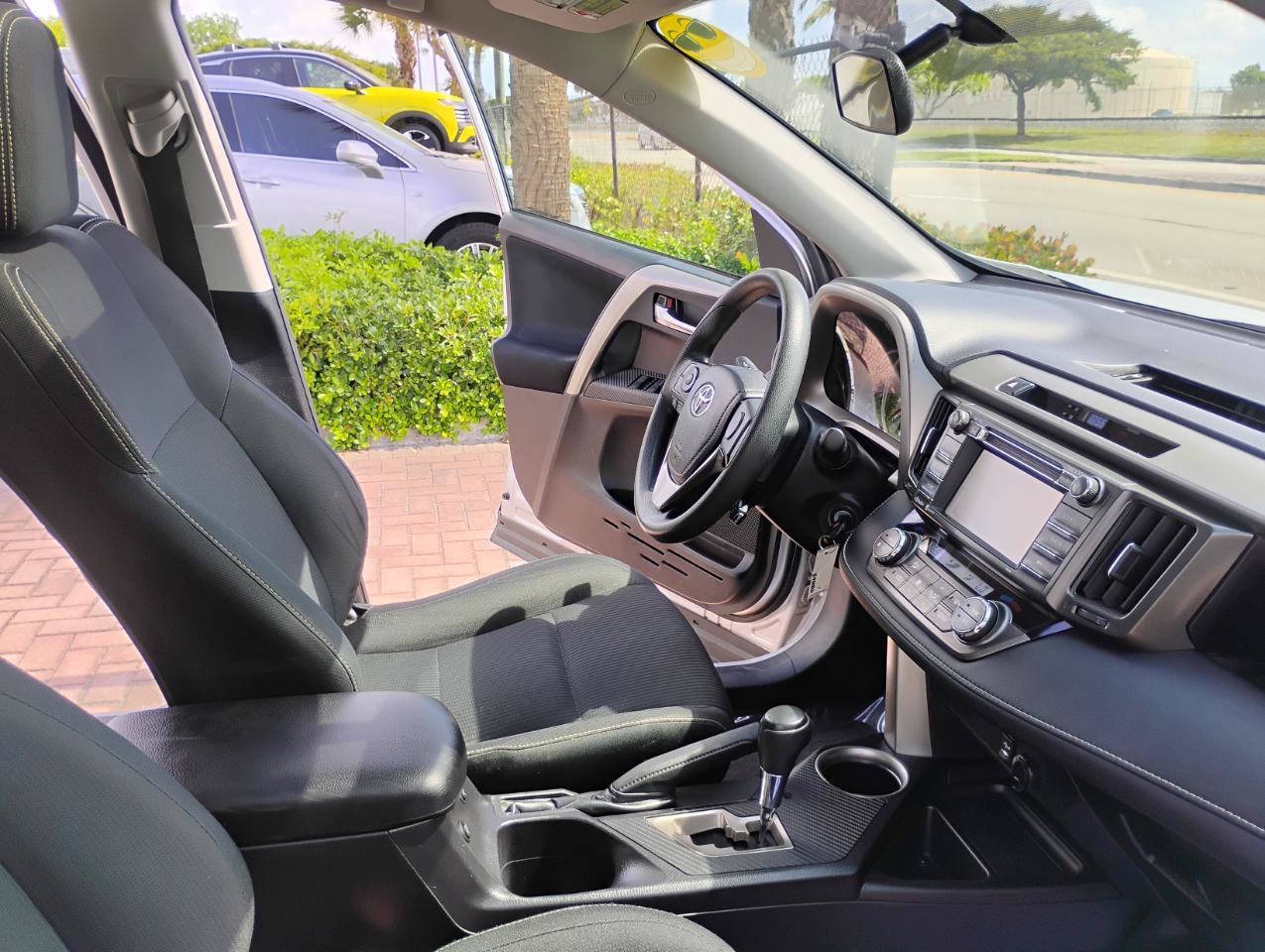 Used 2014 Toyota RAV4 XLE AWD/4WD image 34
