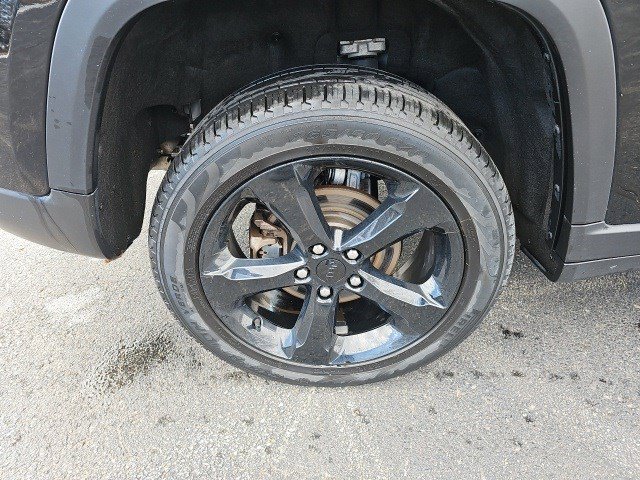 Used 2023 Jeep Grand Cherokee Limited w/ Luxury Tech Group II image 15