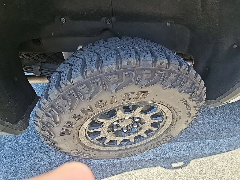 Certified 2024 GMC Sierra 1500 AT4X w/ AT4X AEV Edition image 37