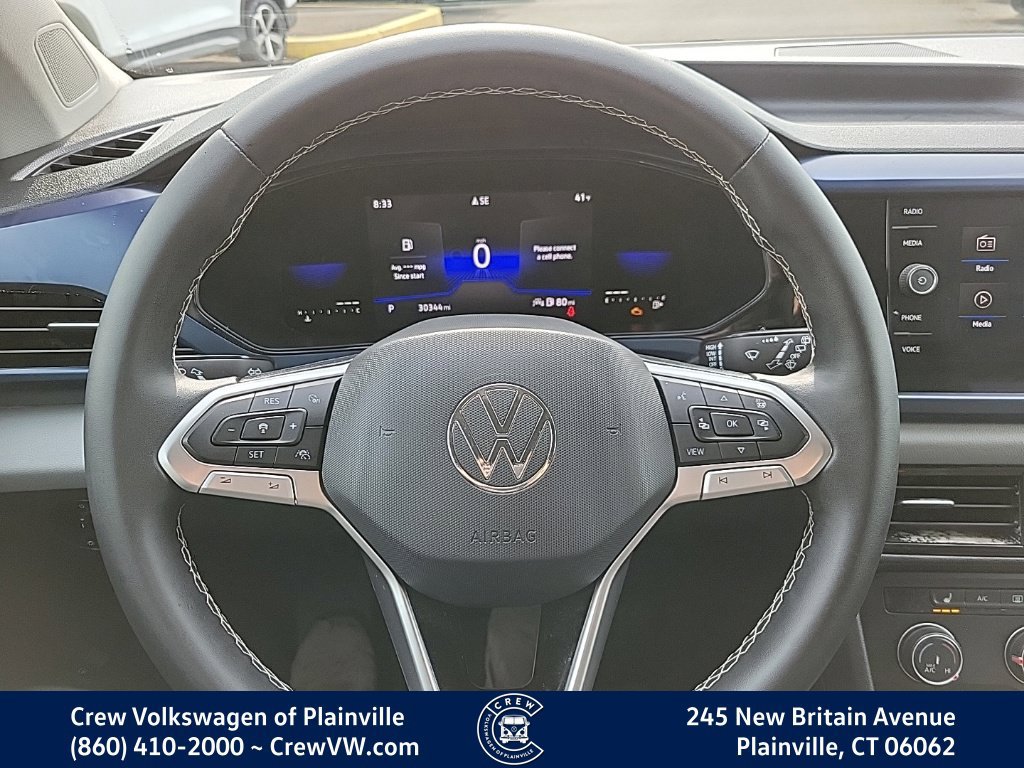 Used 2022 Volkswagen Taos SE w/ Driver Assistance Package FWD image 5