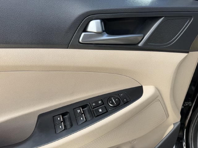 Used 2016 Hyundai Tucson Limited w/ Option Group 03 FWD image 11
