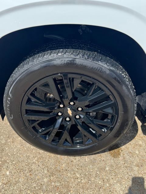 Used 2024 Chevrolet Suburban High Country w/ Advanced Technology Package image 5