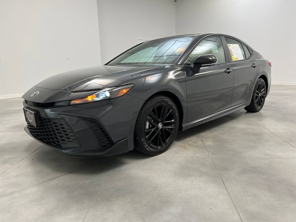 Used 2025 Toyota Camry SE FWD image 3