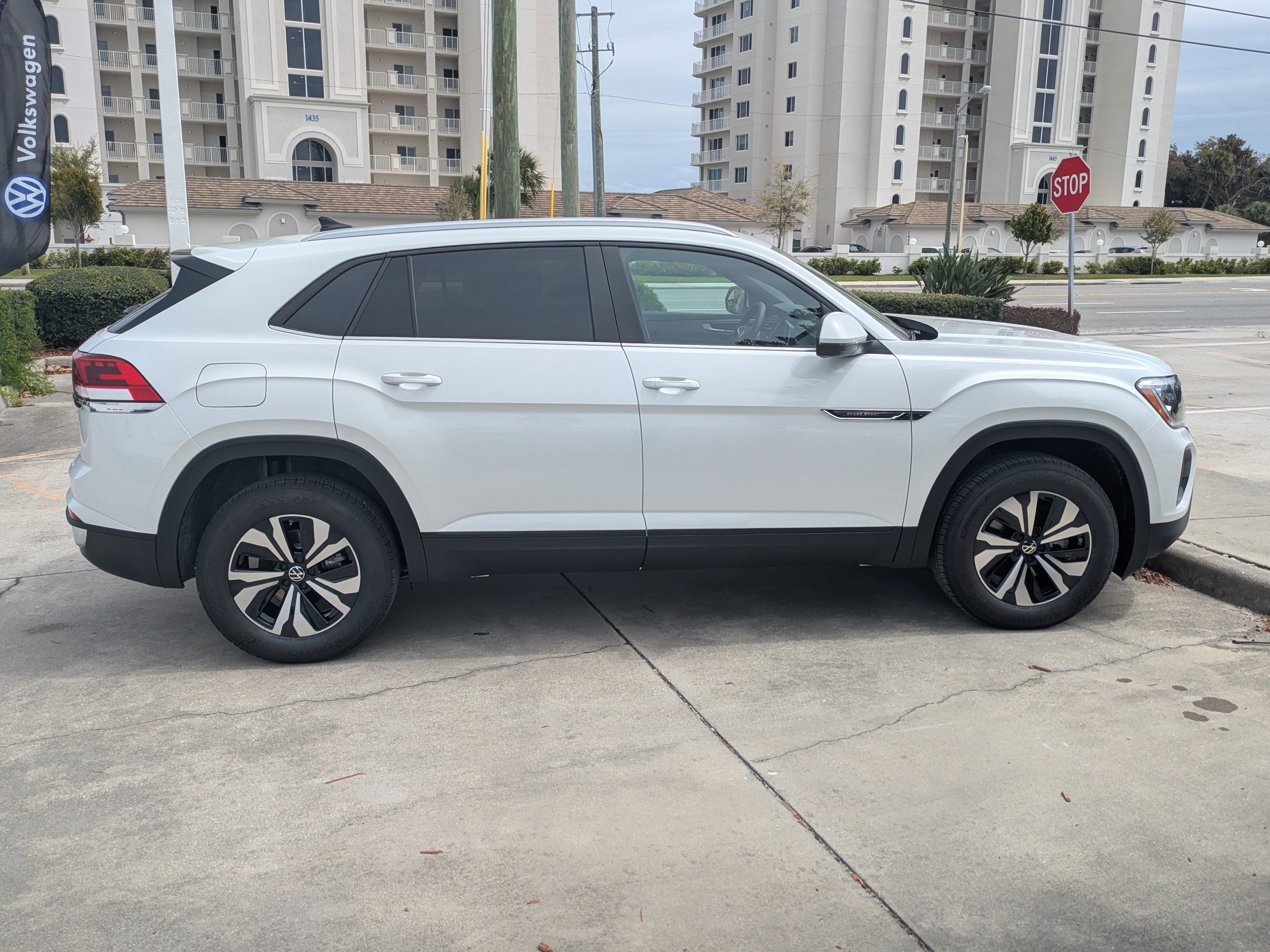 New 2026 Volkswagen Atlas Cross Sport SE image 3