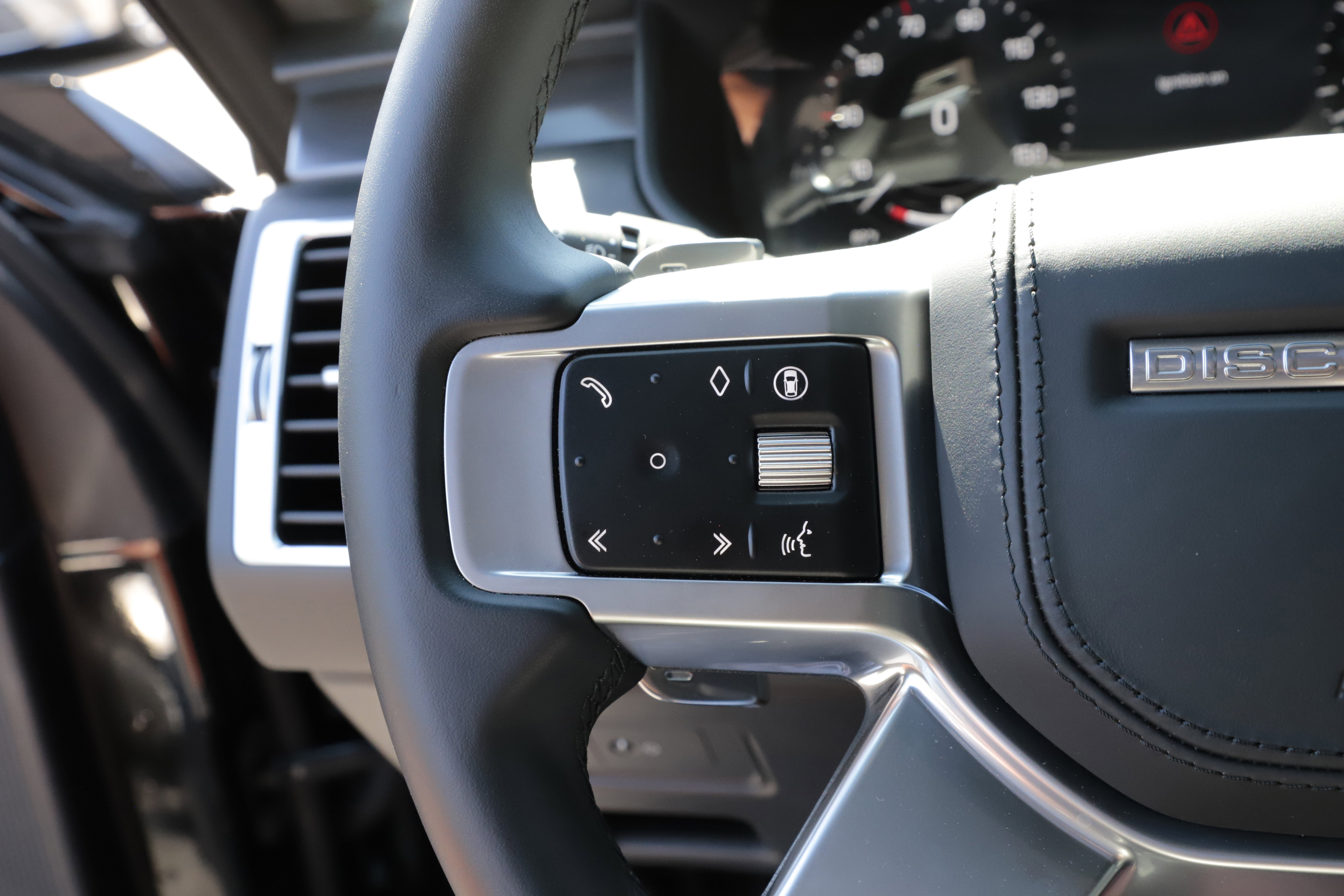 Certified 2025 Land Rover Discovery Metropolitan Edition AWD/4WD image 25
