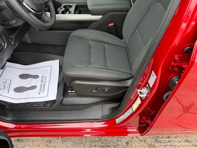 New 2026 RAM 1500 4x4 Crew Cab image 17