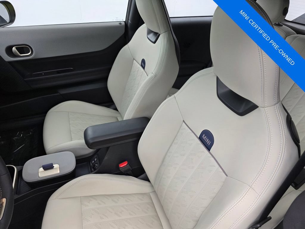 Used 2025 MINI Cooper 2-Door Hardtop FWD image 11