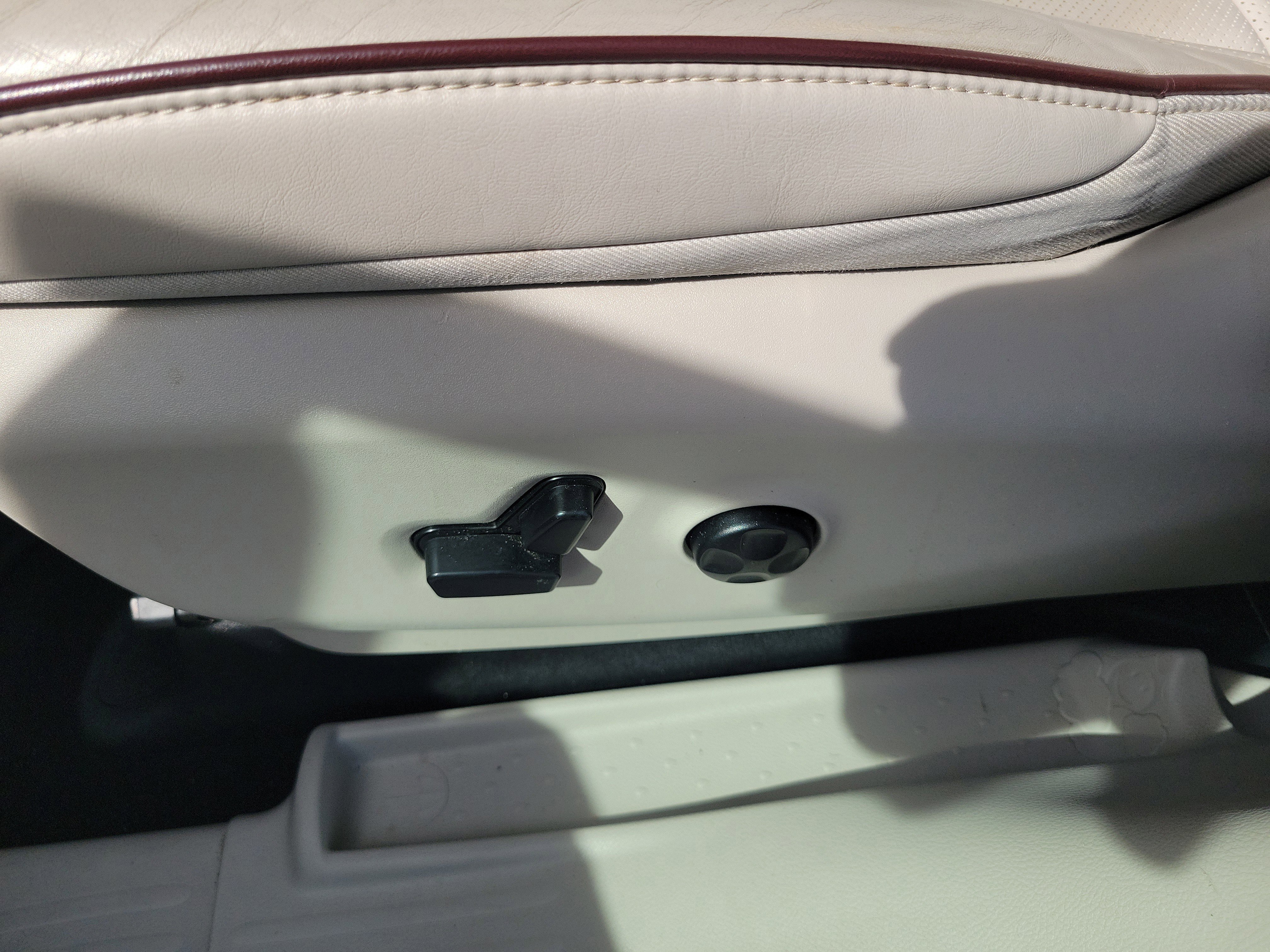Used 2020 Chrysler Pacifica Limited FWD image 19