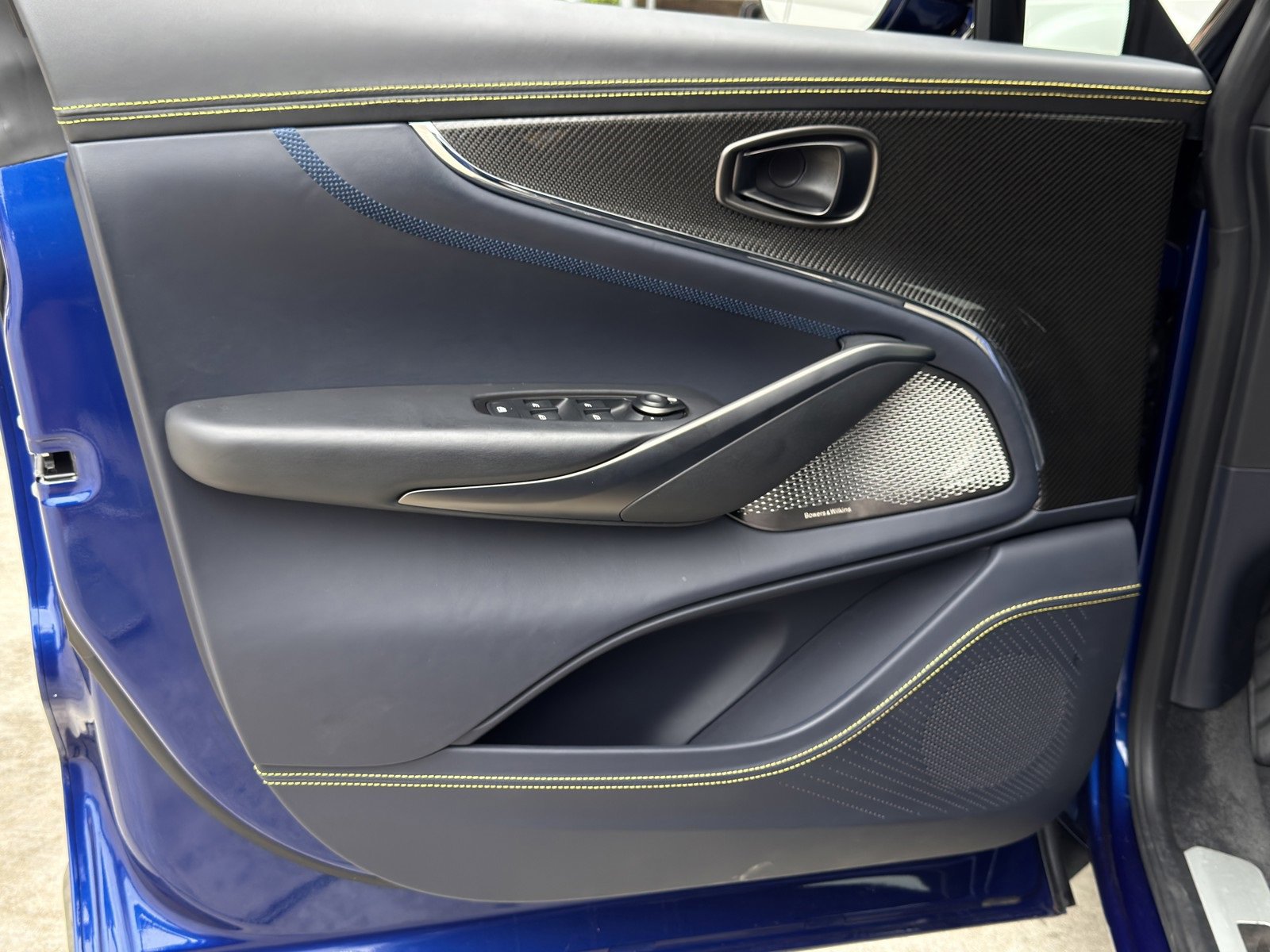 Used 2025 Aston Martin DBX 707 image 15