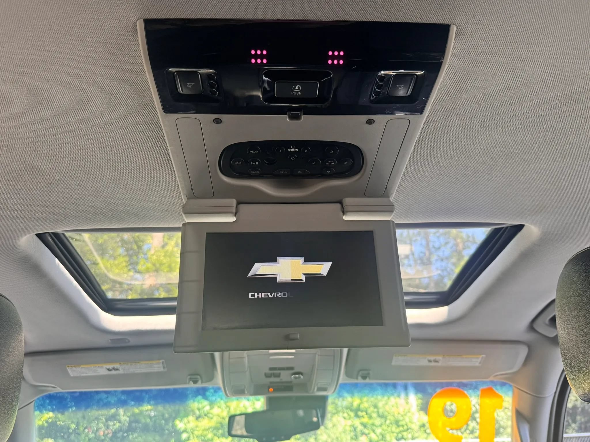 Used 2019 Chevrolet Suburban Premier RWD image 16