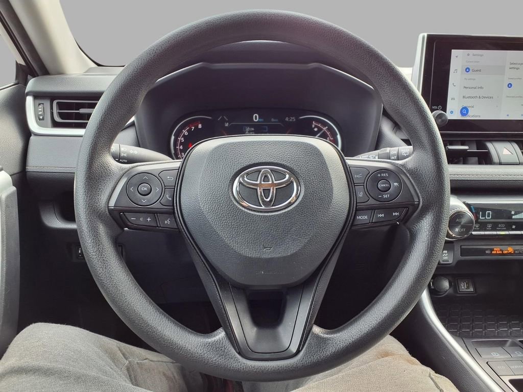 Used 2024 Toyota RAV4 XLE FWD image 15