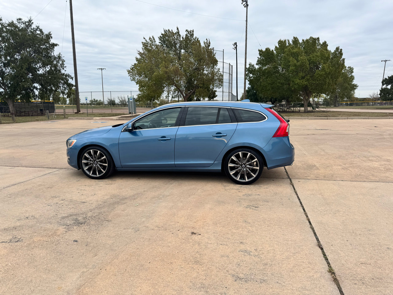 Used 2015 Volvo V60 T5 Platinum image 6