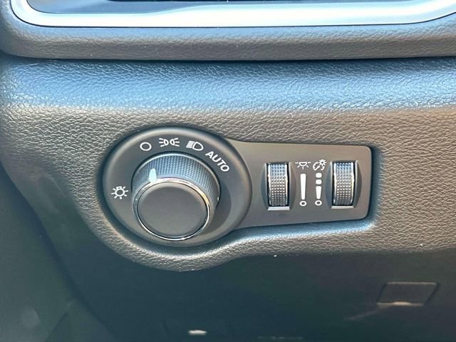 New 2026 Chrysler Voyager LX FWD image 24