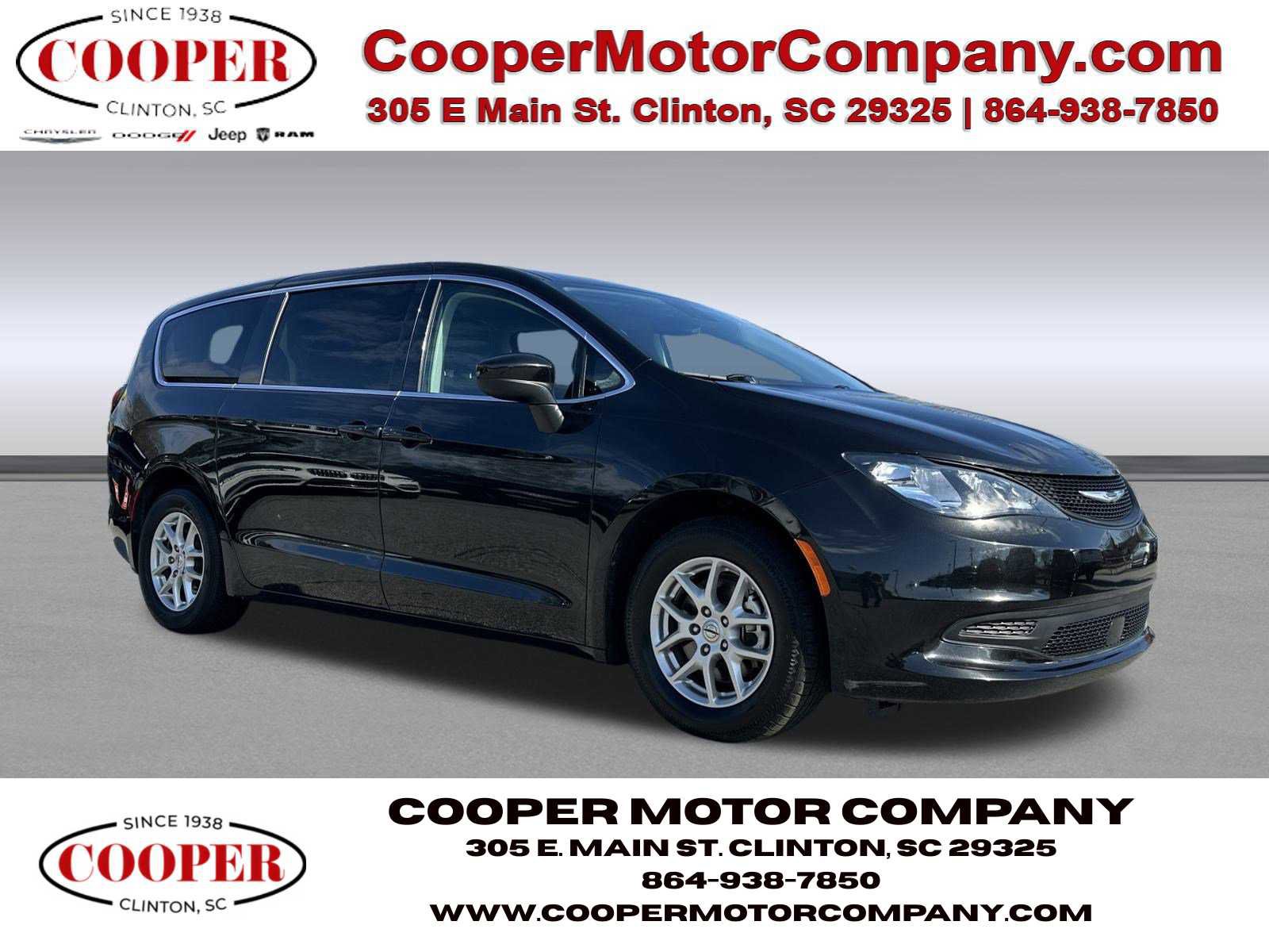Used 2023 Chrysler Voyager LX image 1