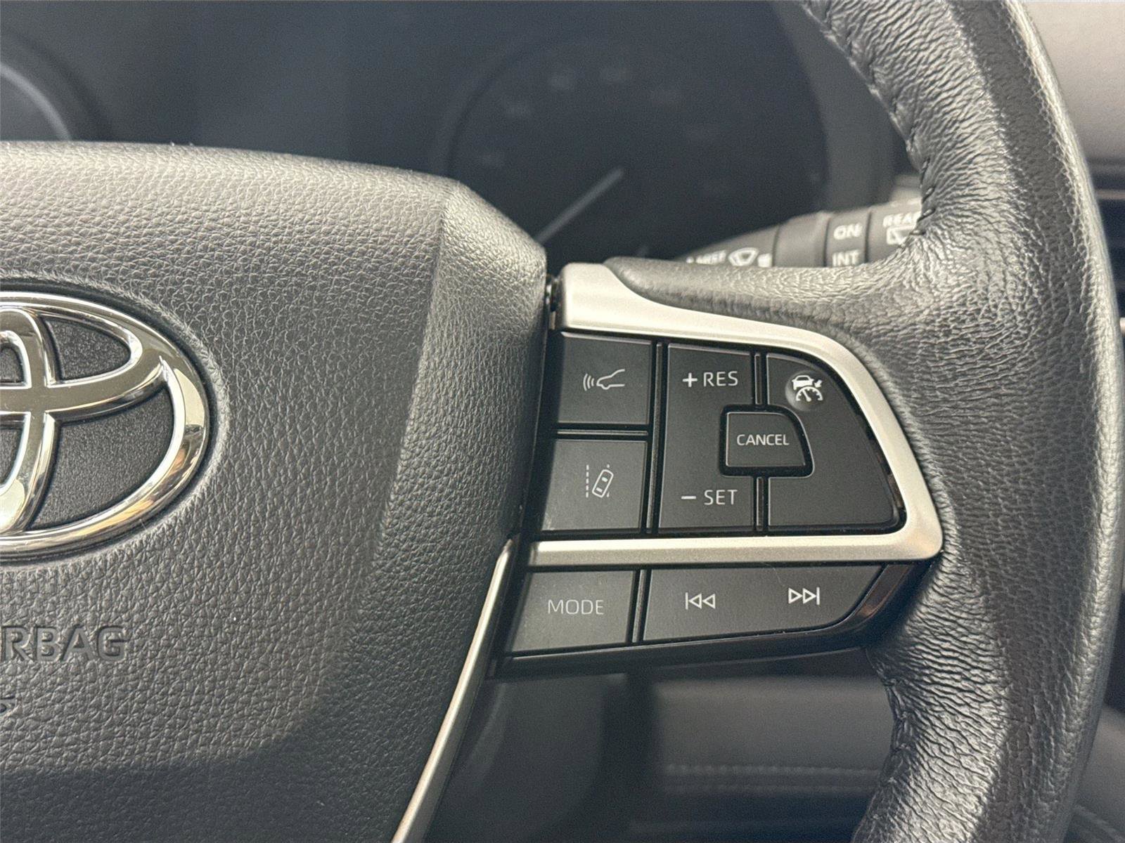 Certified 2024 Toyota Sienna XLE FWD image 18