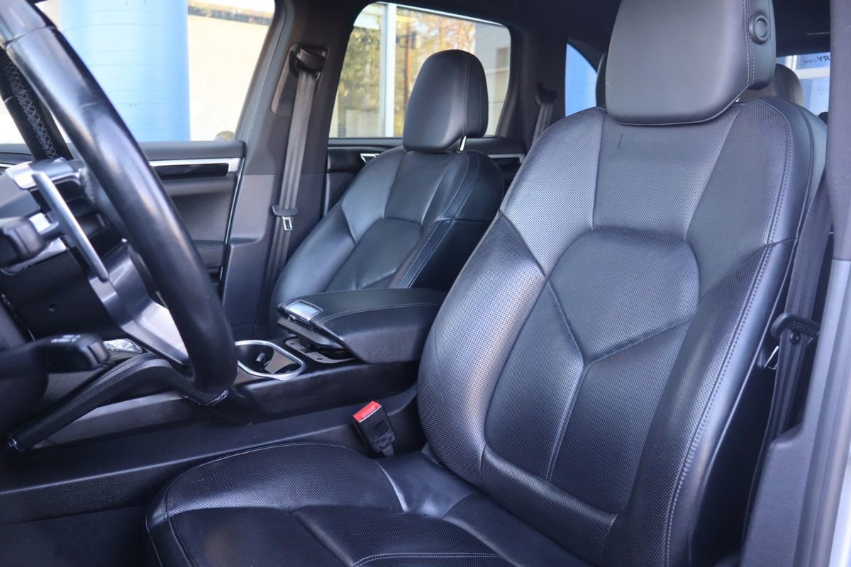 Used 2016 Porsche Cayenne image 10