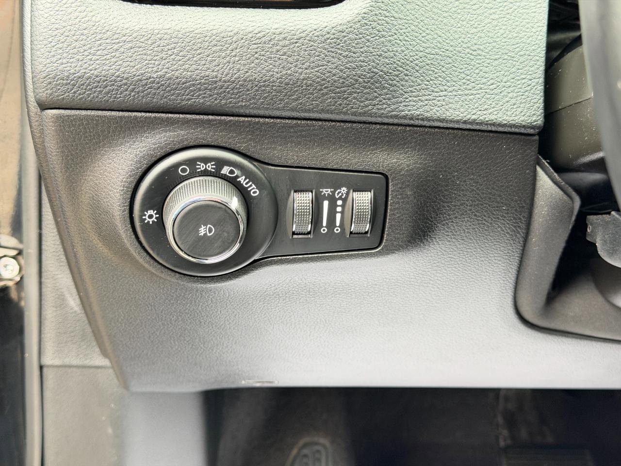 Used 2019 Jeep Compass Latitude image 18