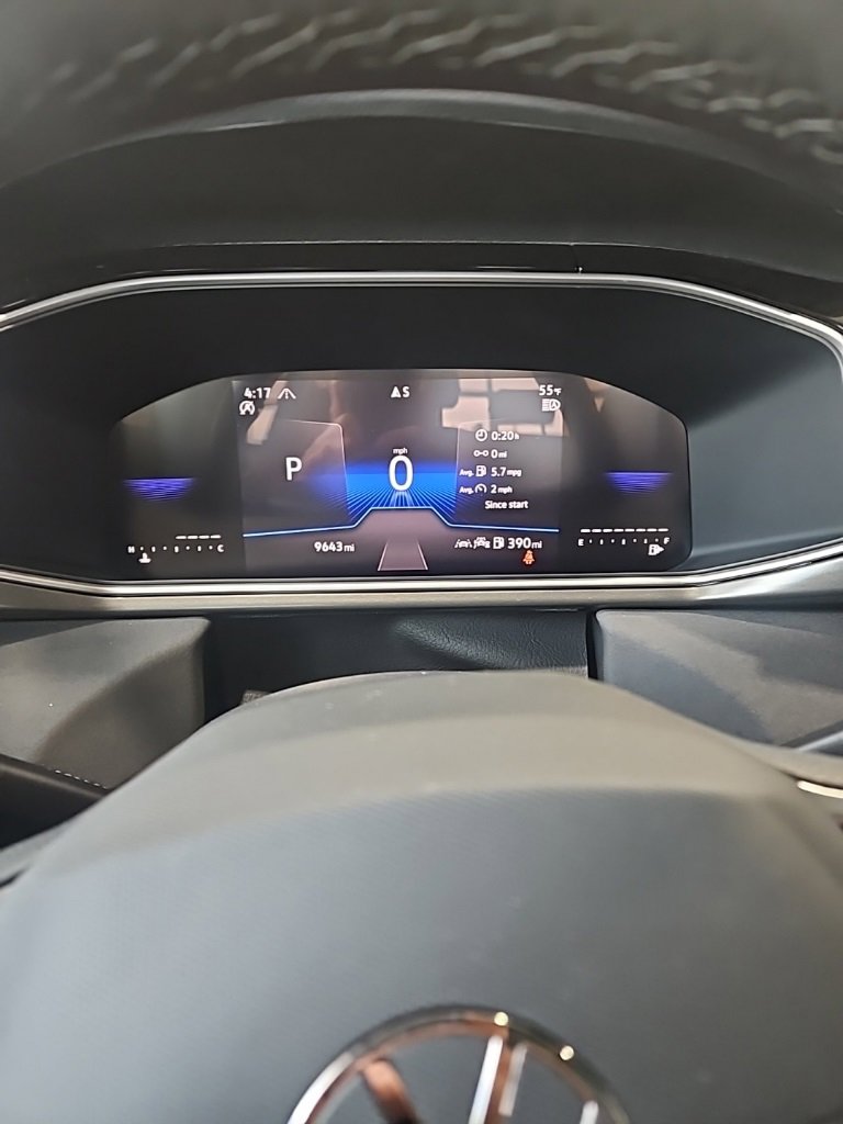 Used 2025 Volkswagen Taos SE image 33