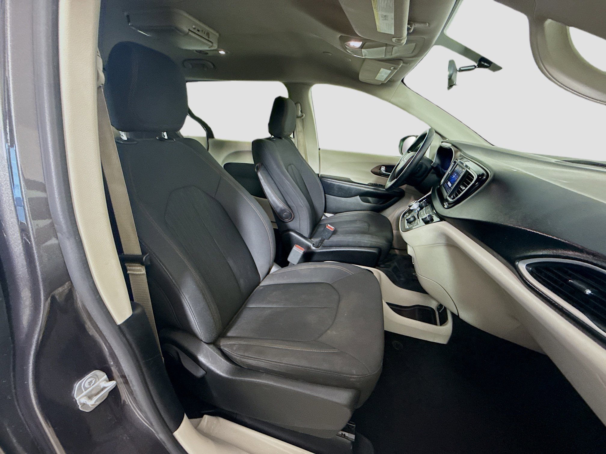 Used 2019 Chrysler Pacifica LX w/ Tire & Wheel Group image 27