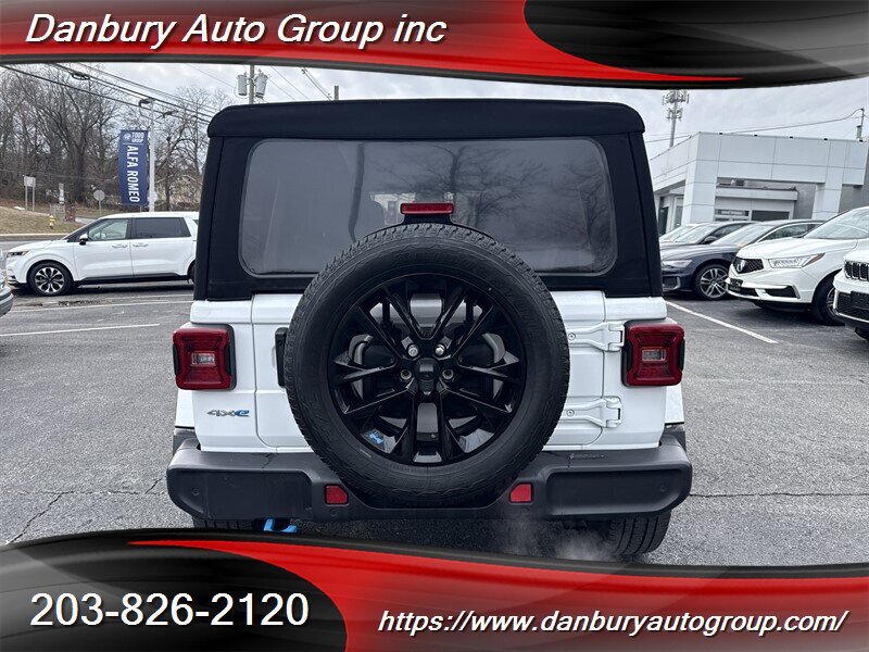 Used 2022 Jeep Wrangler Unlimited Sahara w/ Cold Weather Group AWD/4WD image 5