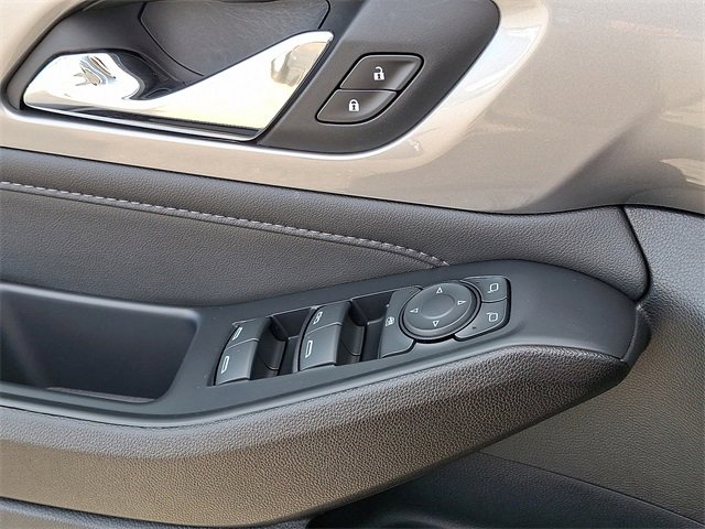 Used 2022 Chevrolet Traverse LT image 19