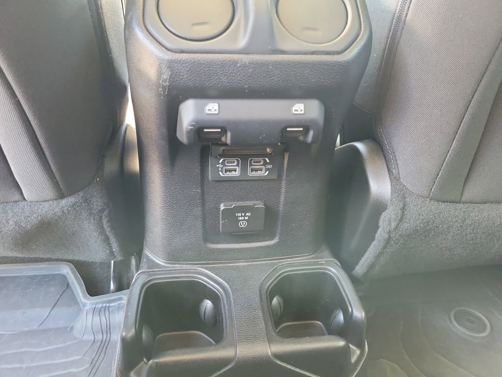 Used 2018 Jeep Wrangler Unlimited Sahara AWD/4WD image 28
