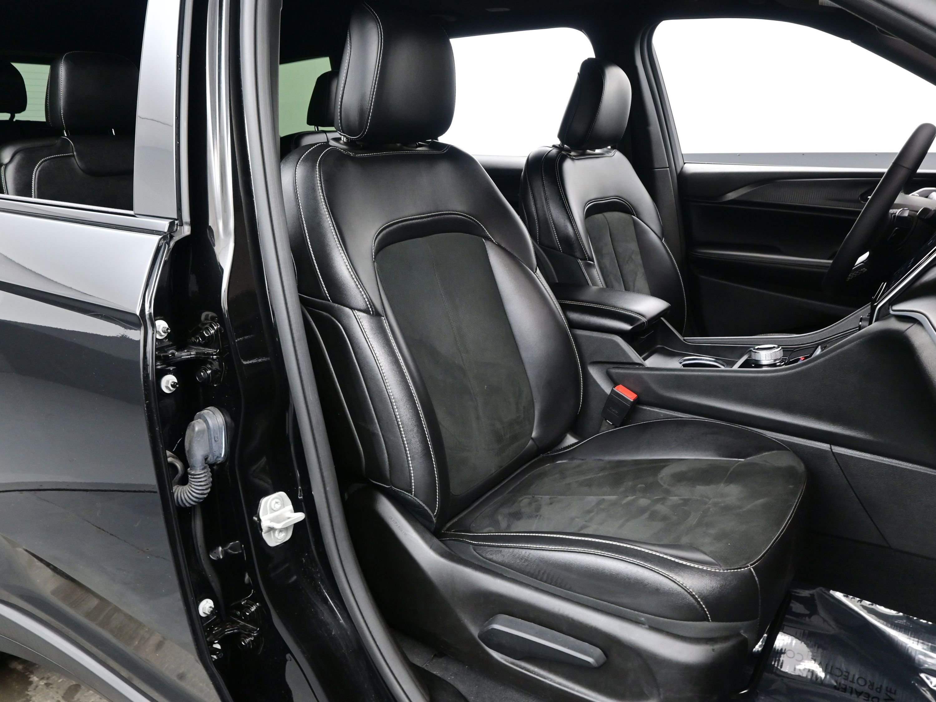 Used 2024 Jeep Grand Cherokee L Altitude image 14