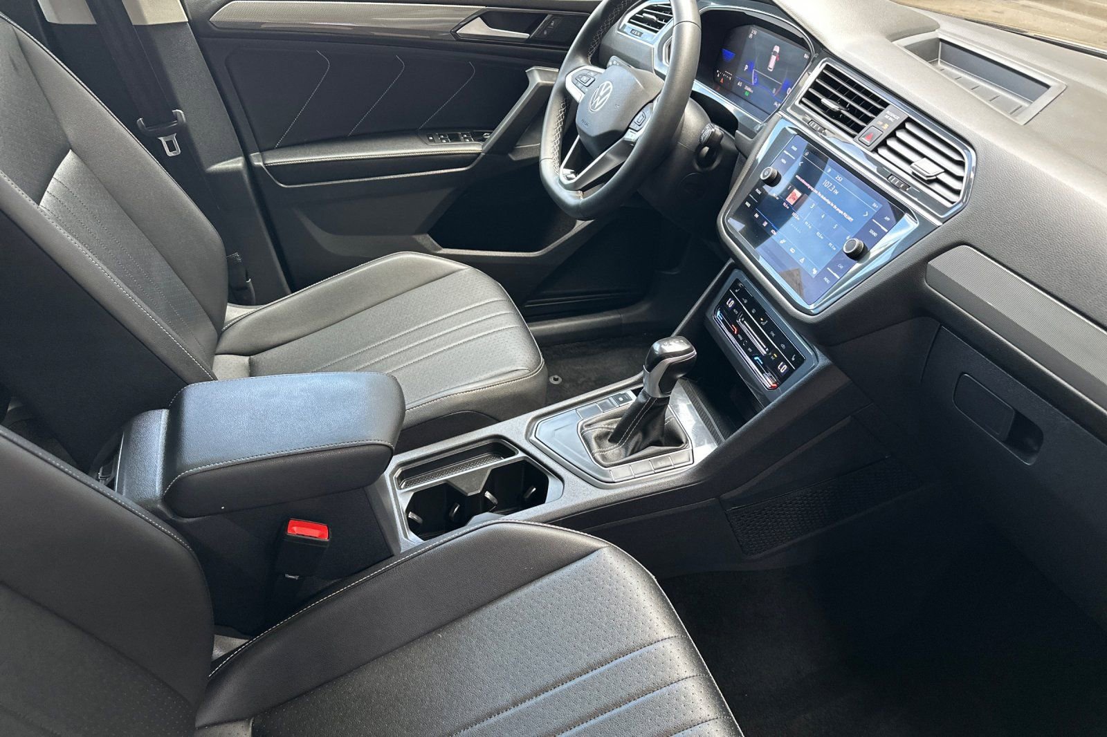 Certified 2023 Volkswagen Tiguan SE w/ Panoramic Sunroof Package FWD image 16