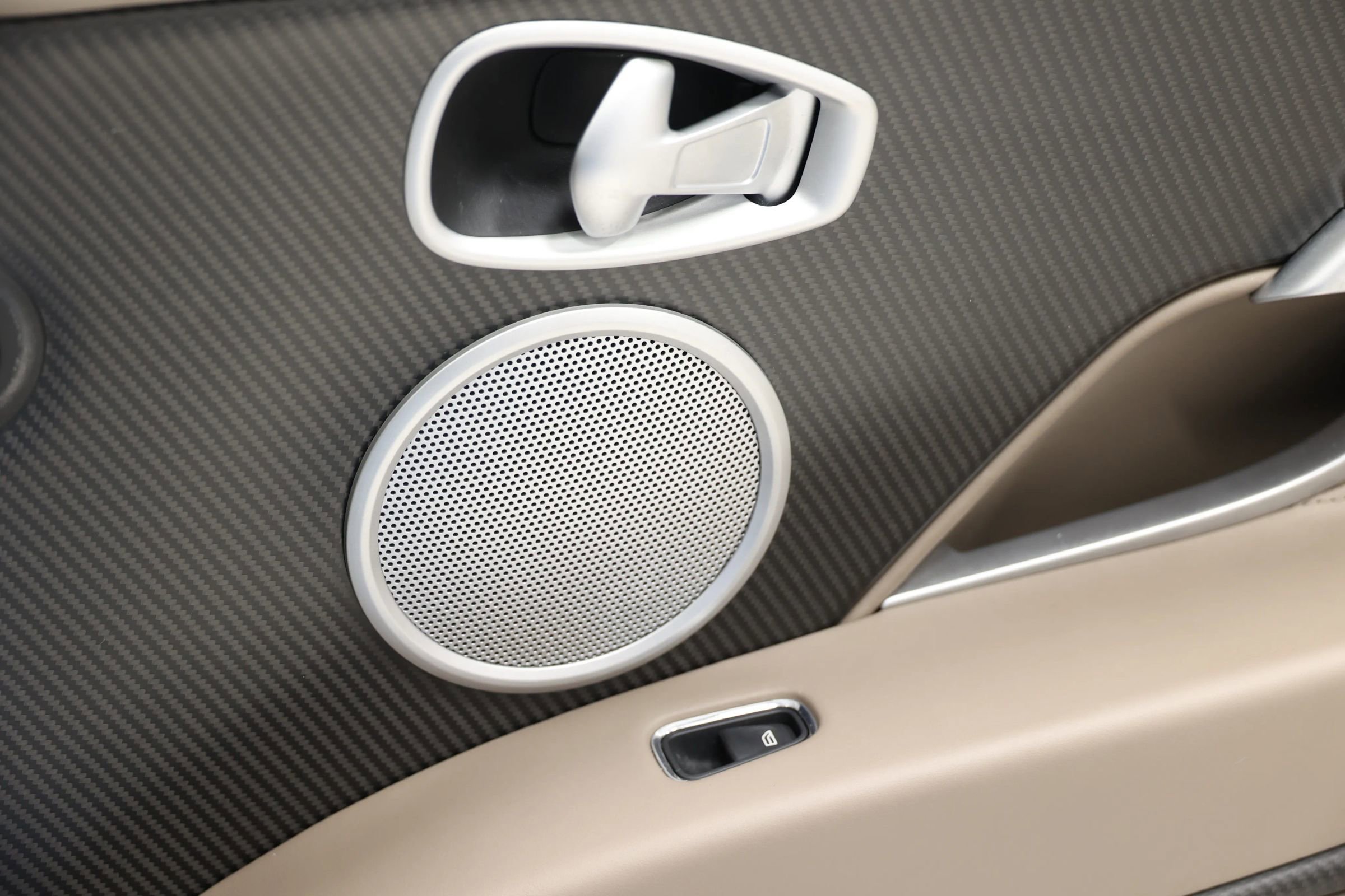 Used 2018 Aston Martin DB11 Coupe image 55