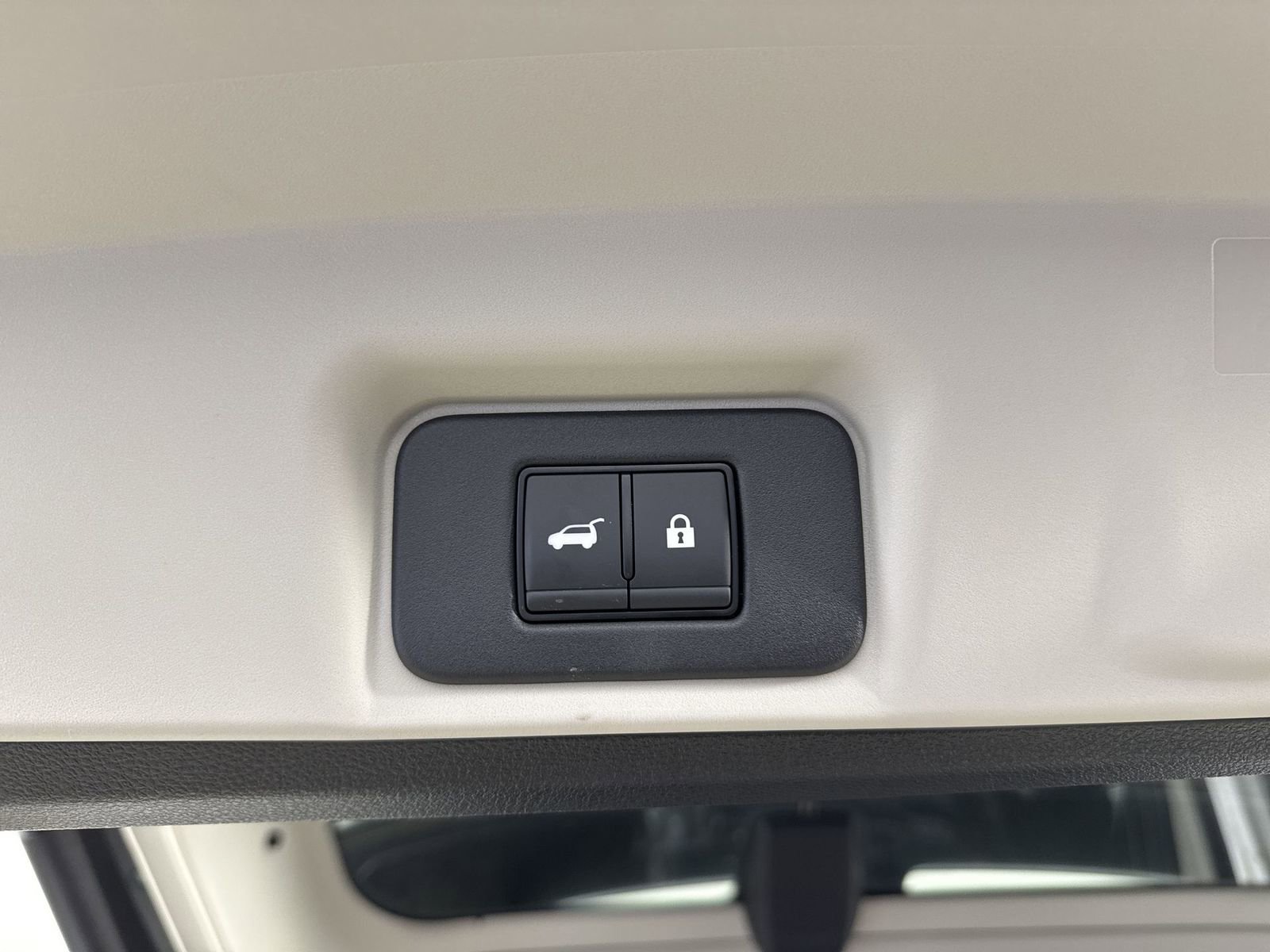 New 2025 Nissan Ariya AWD image 34