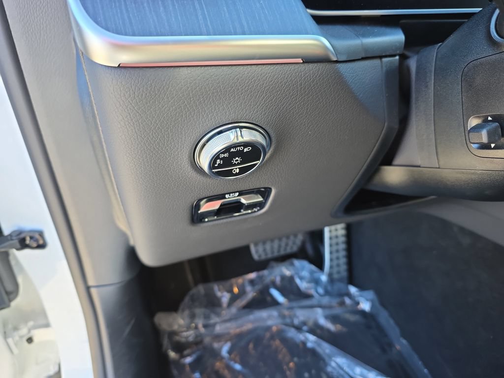 New 2025 Mercedes-Benz GLC 300 4MATIC image 12