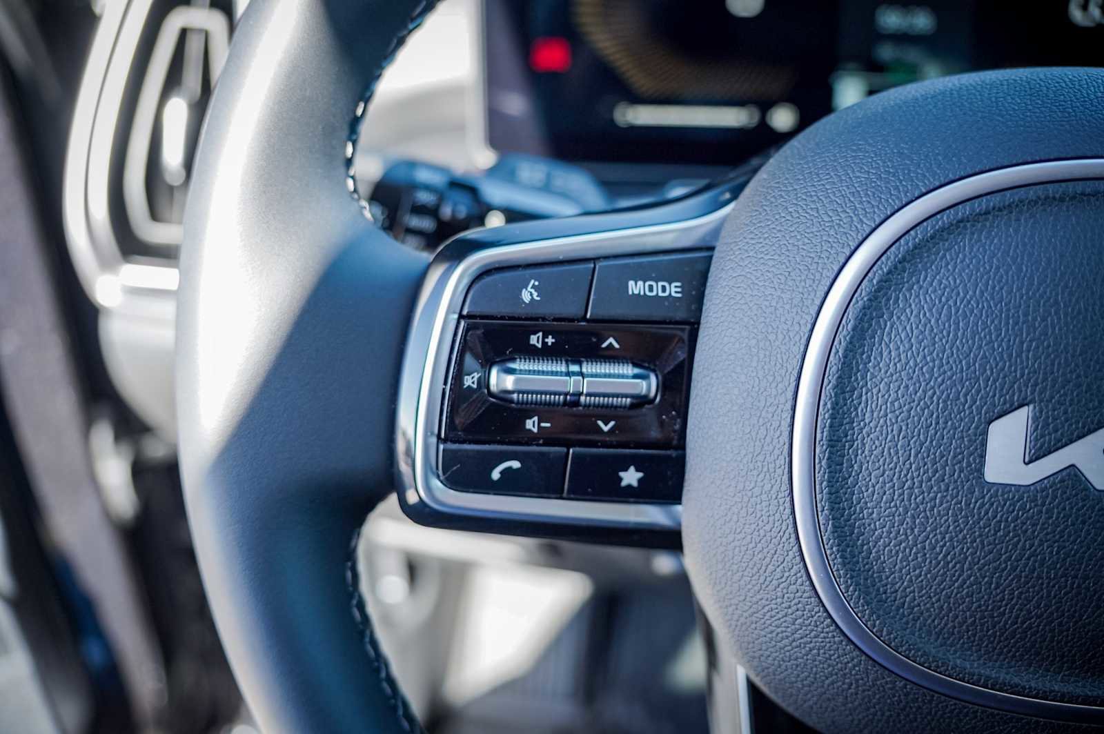 Certified 2025 Kia Sorento EX w/ Panoramic Sunroof Package image 16