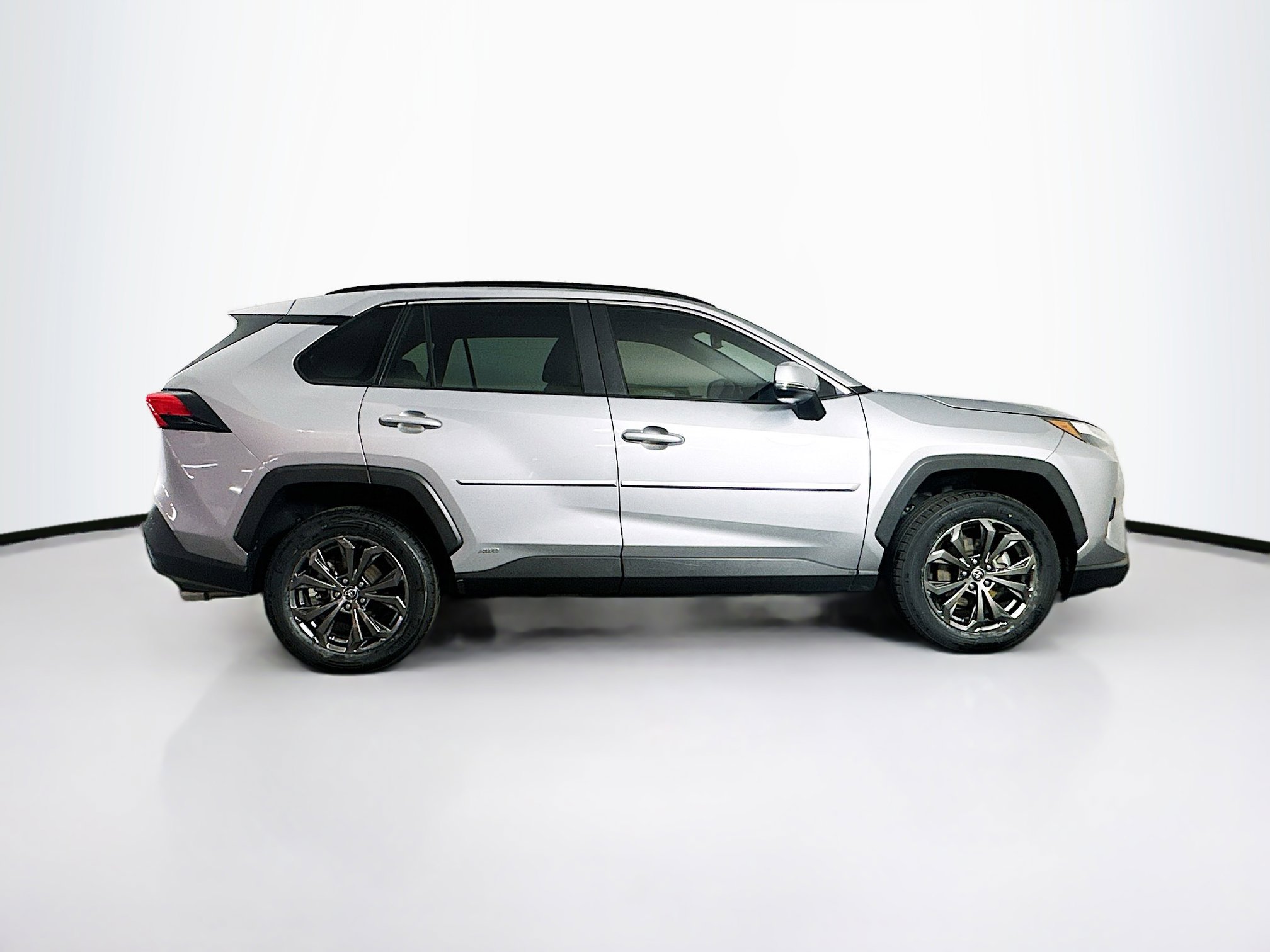 Used 2022 Toyota RAV4 XLE Premium image 10