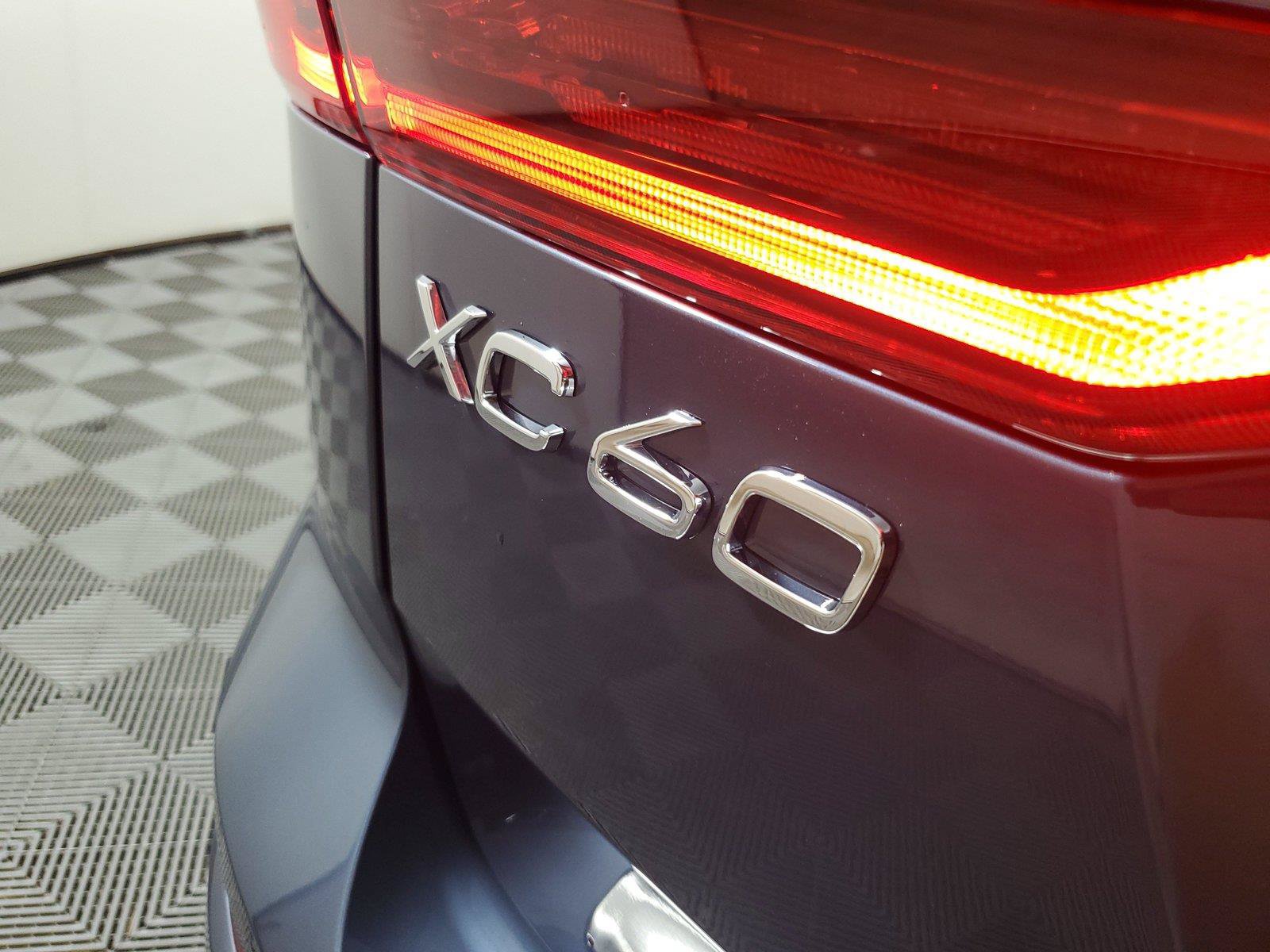 New 2027 Volvo XC60 B5 Plus AWD/4WD image 8