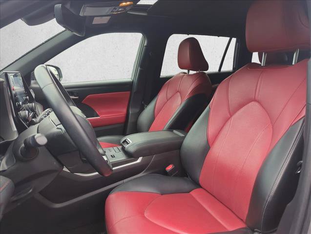 Used 2021 Toyota Highlander XSE FWD image 19