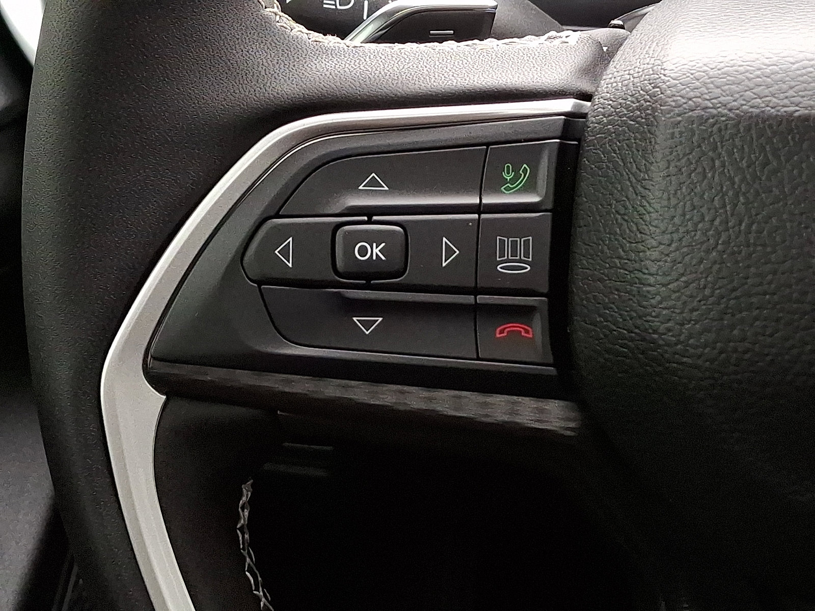 Certified 2025 Jeep Grand Cherokee L Laredo w/ Luxury Tech Group I image 23