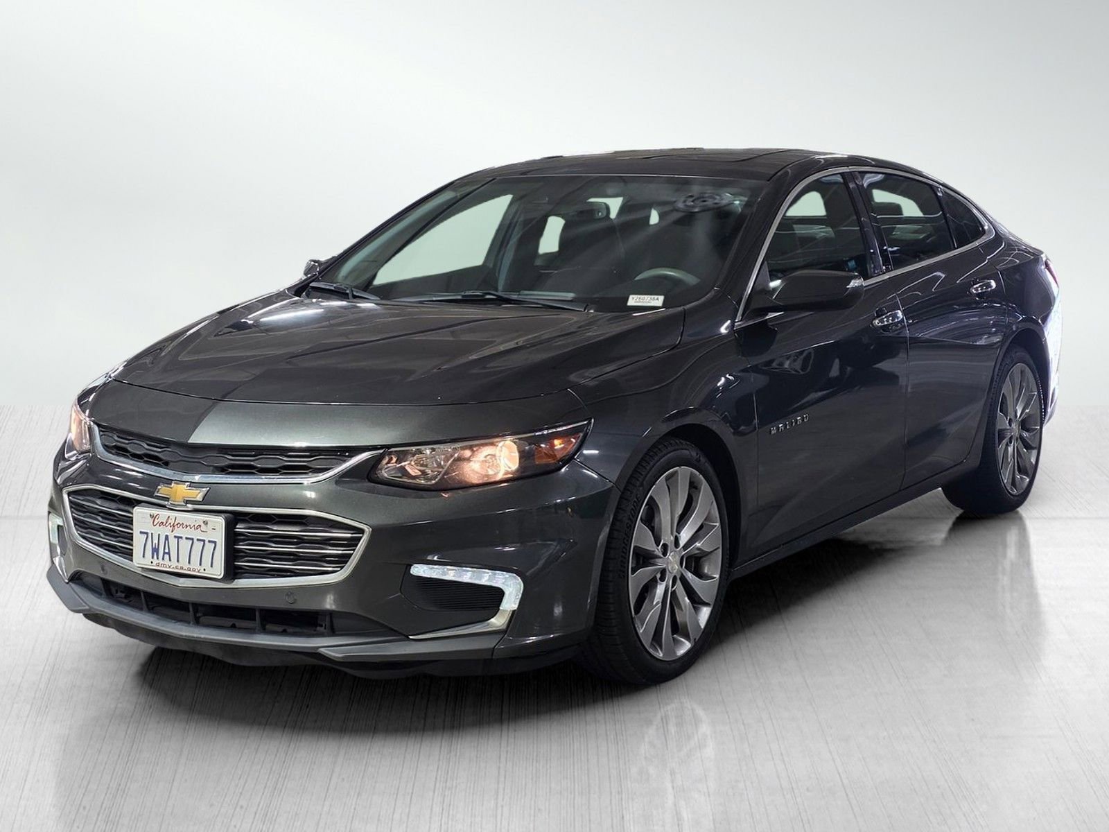 Used 2017 Chevrolet Malibu Premier w/ Premier Sun and Wheel Package FWD image 3