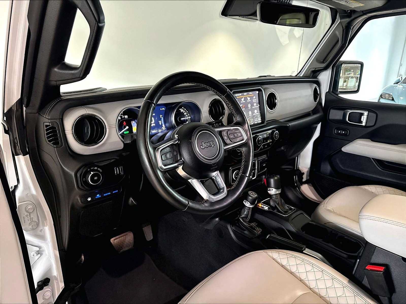 Used 2023 Jeep Wrangler Unlimited Sahara AWD/4WD image 7